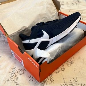 Nike Legend Essential 2